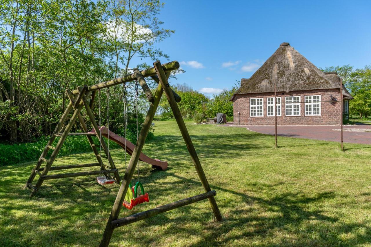 Lehrerwohnung *